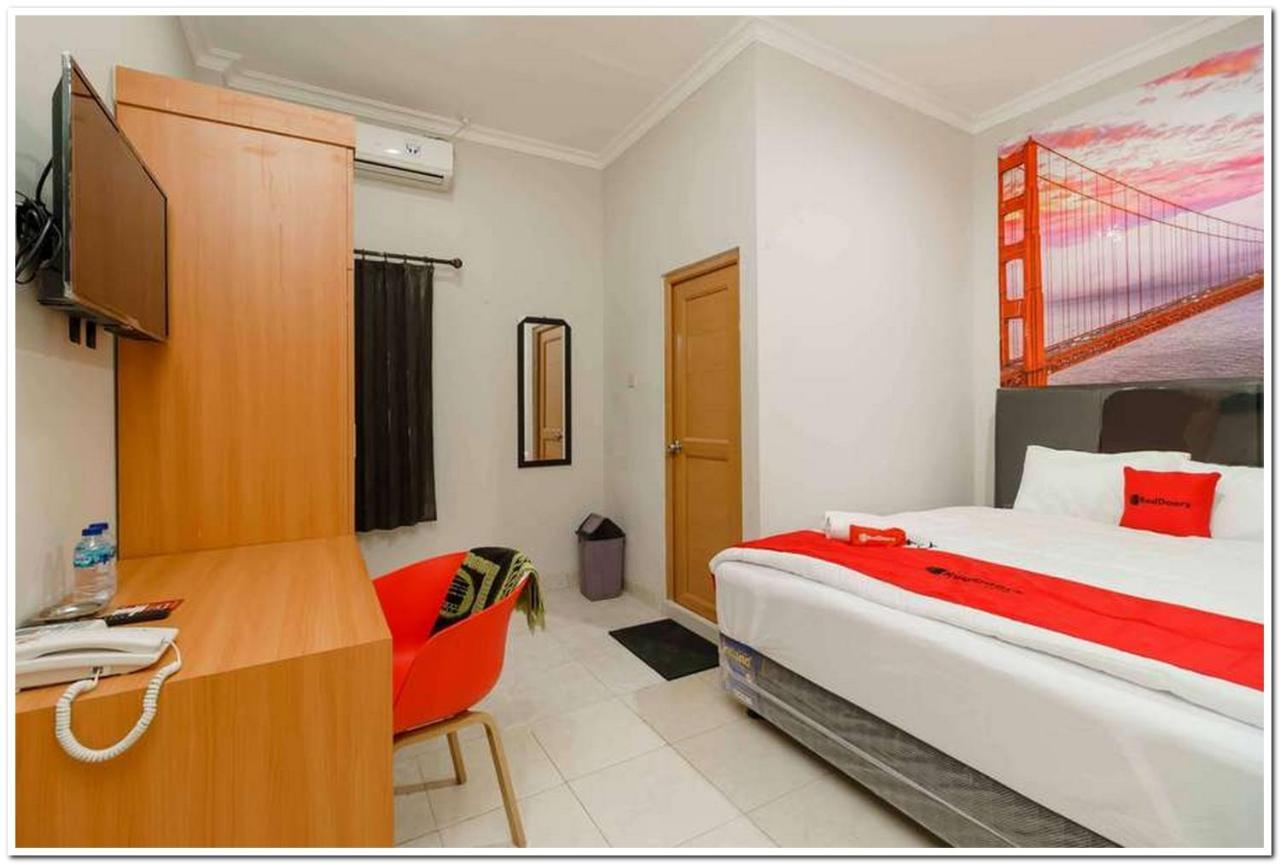 Reddoorz Near Jiexpo Kemayoran 2 جاكرتا المظهر الخارجي الصورة