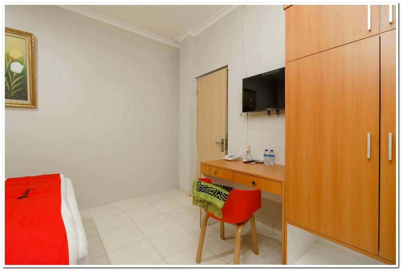 Reddoorz Near Jiexpo Kemayoran 2 جاكرتا المظهر الخارجي الصورة