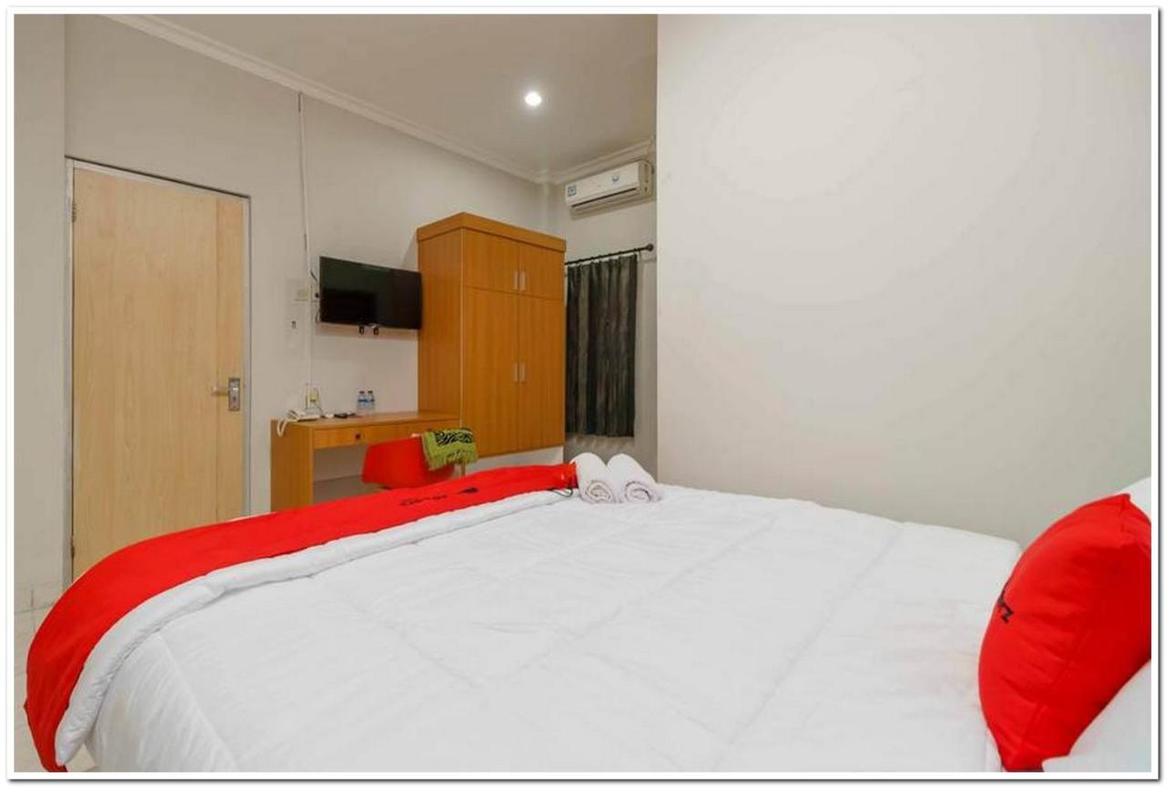 Reddoorz Near Jiexpo Kemayoran 2 جاكرتا المظهر الخارجي الصورة
